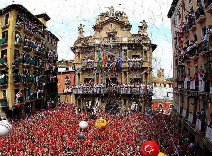 Trampantojo Apartamento En El Corazon De Pamplona Apartment Bagian luar foto